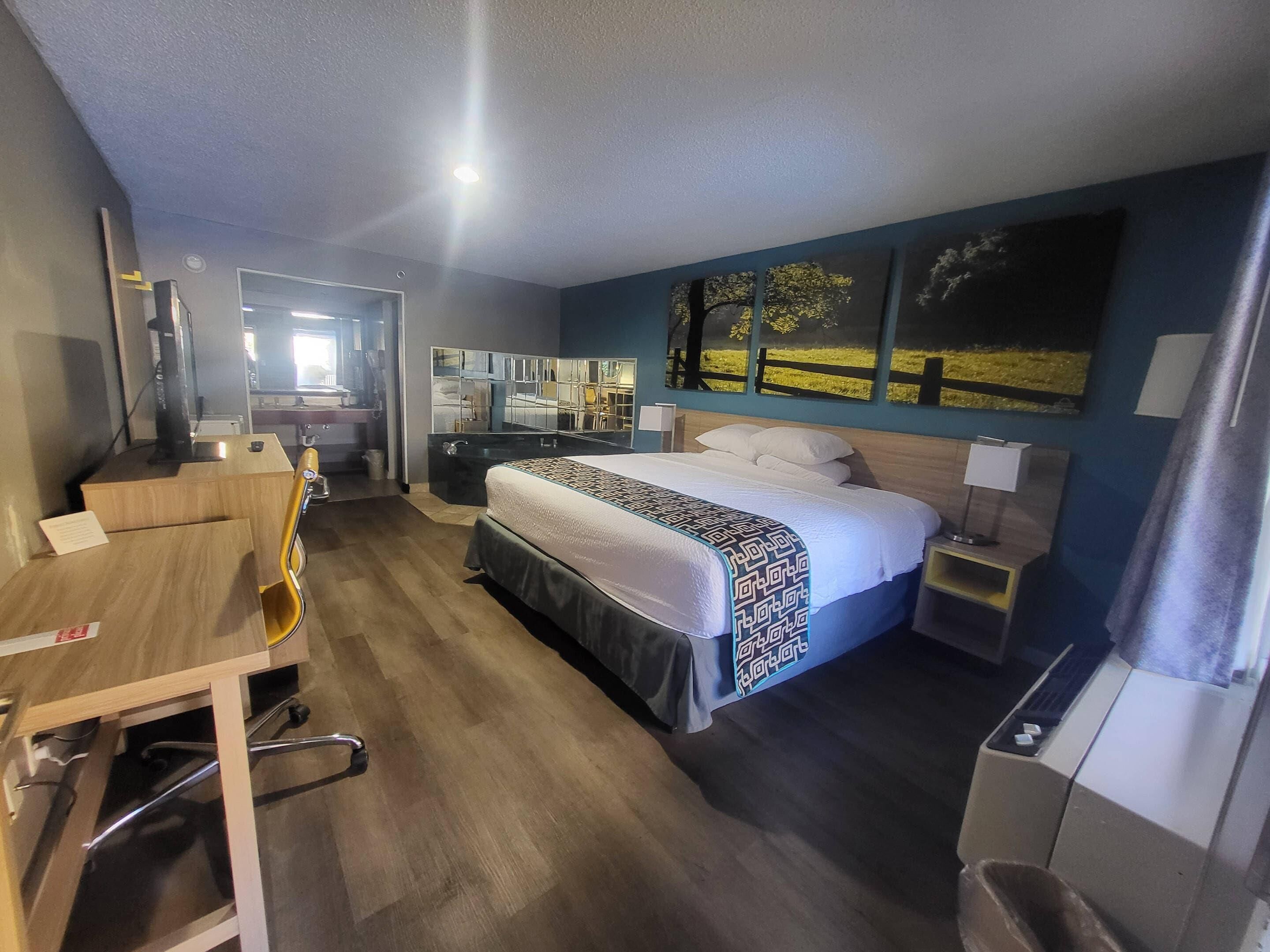 Standard Room, 1 King Bed, Non Smoking, Jetted Tub | In-room safe, desk, free cribs/infant beds, rollaway beds