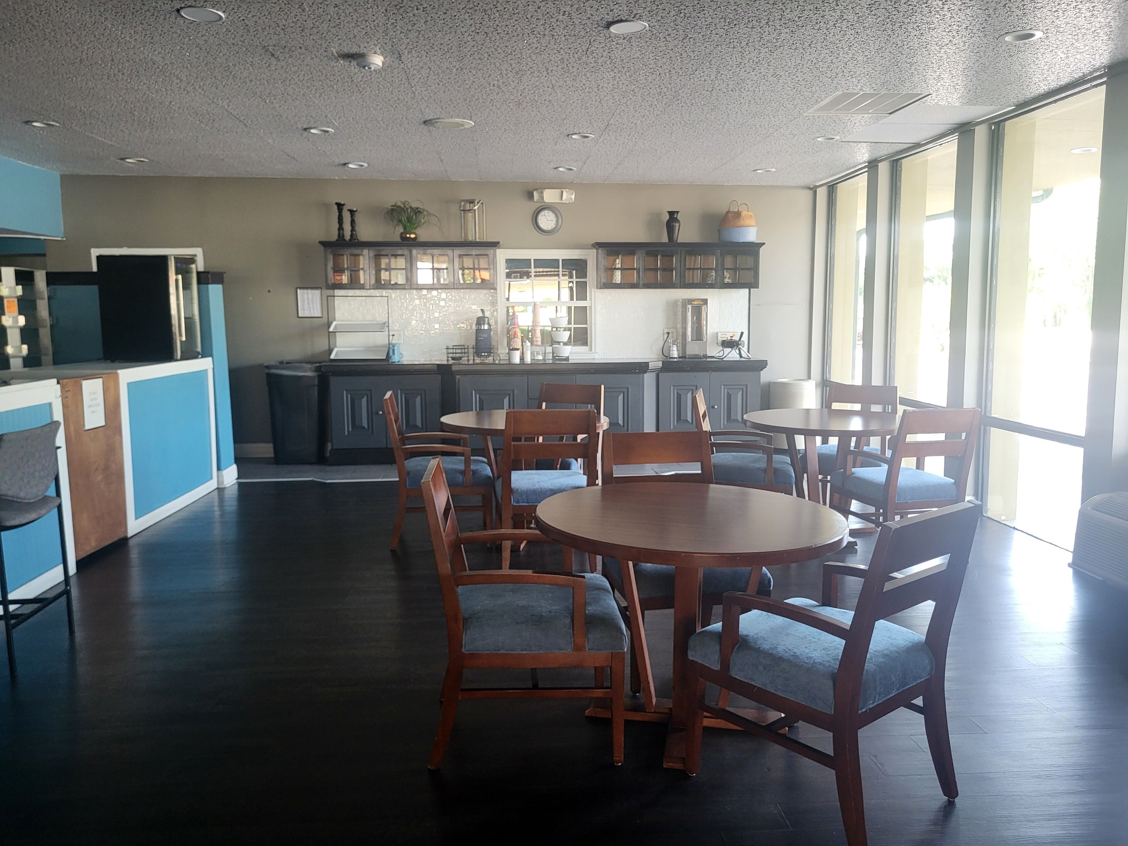 Free daily on-the-go breakfast