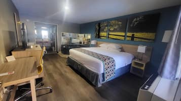 Standard Room, 1 King Bed, Non Smoking, Jetted Tub