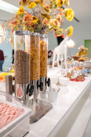 Desayuno completo (EUR 15 por persona)