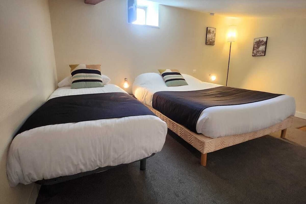 comfort studio | minibar, desk, laptop workspace, soundproofing