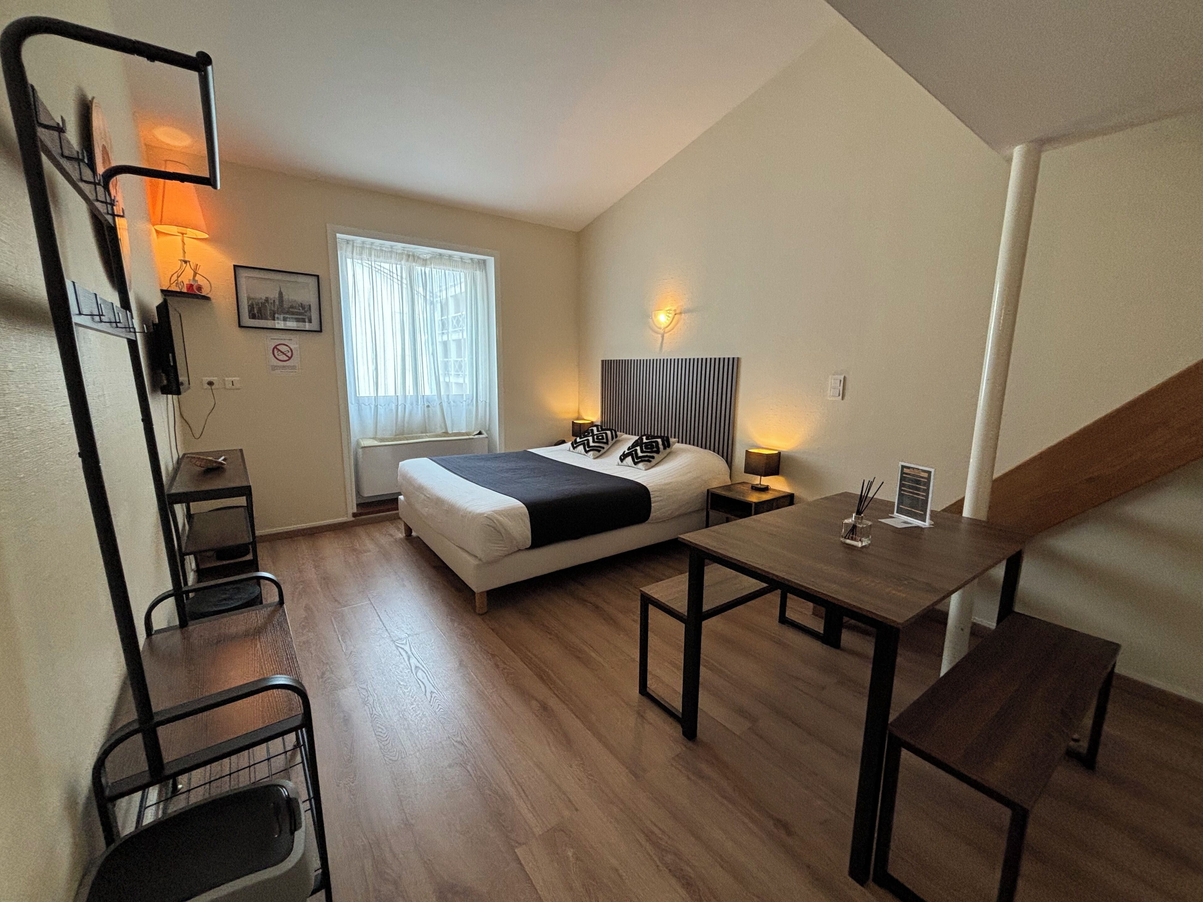 comfort studio | minibar, desk, laptop workspace, soundproofing