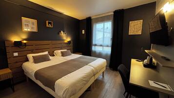 Comfort Twin Room | Minibar, desk, laptop workspace, soundproofing