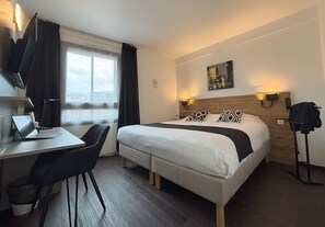 Minibar, bureau, espace de travail pour ordinateur portable