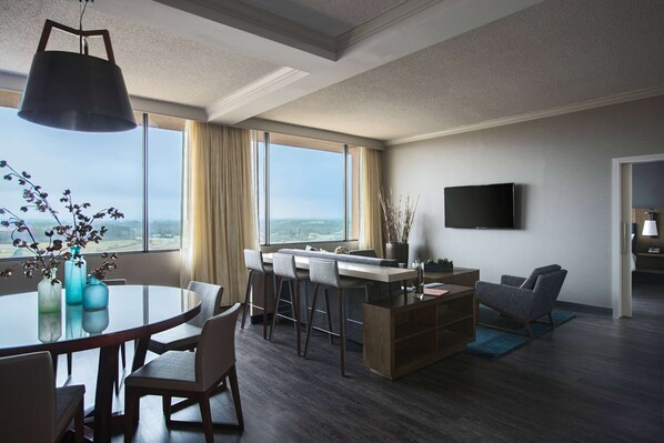 舒適加層、書桌、筆電工作空間、遮光布/窗簾