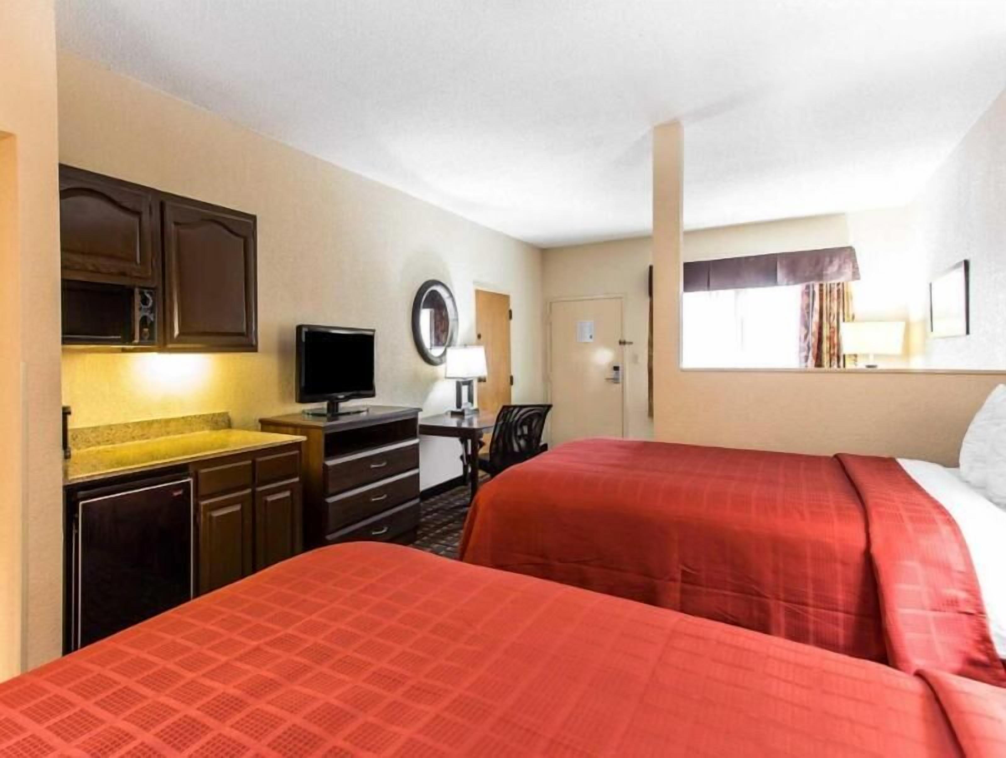 Desk, laptop workspace, iron/ironing board, free WiFi