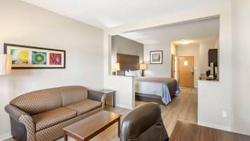 Desk, laptop workspace, iron/ironing board, free WiFi