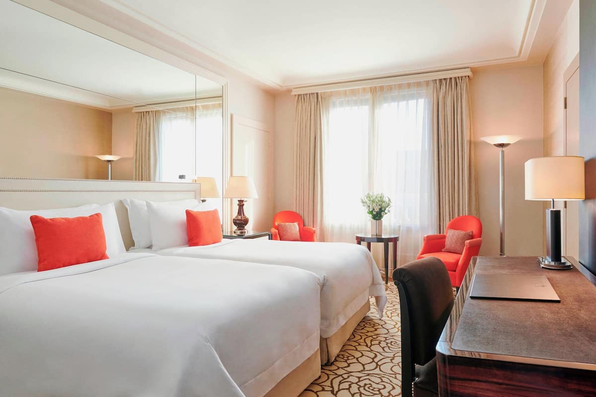 Deluxe Room, 2 Single Beds, Non Smoking | 1 bedroom, premium bedding, memory-foam beds, in-room safe