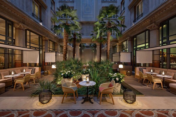 Breakfast, lunch, dinner served; French cuisine, garden views - Prince de Galles, a Luxury Collection Hotel, Paris (Paris)