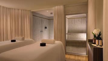 Articles de toilette gratuits, sĂšche-cheveux, peignoirs, chaussons