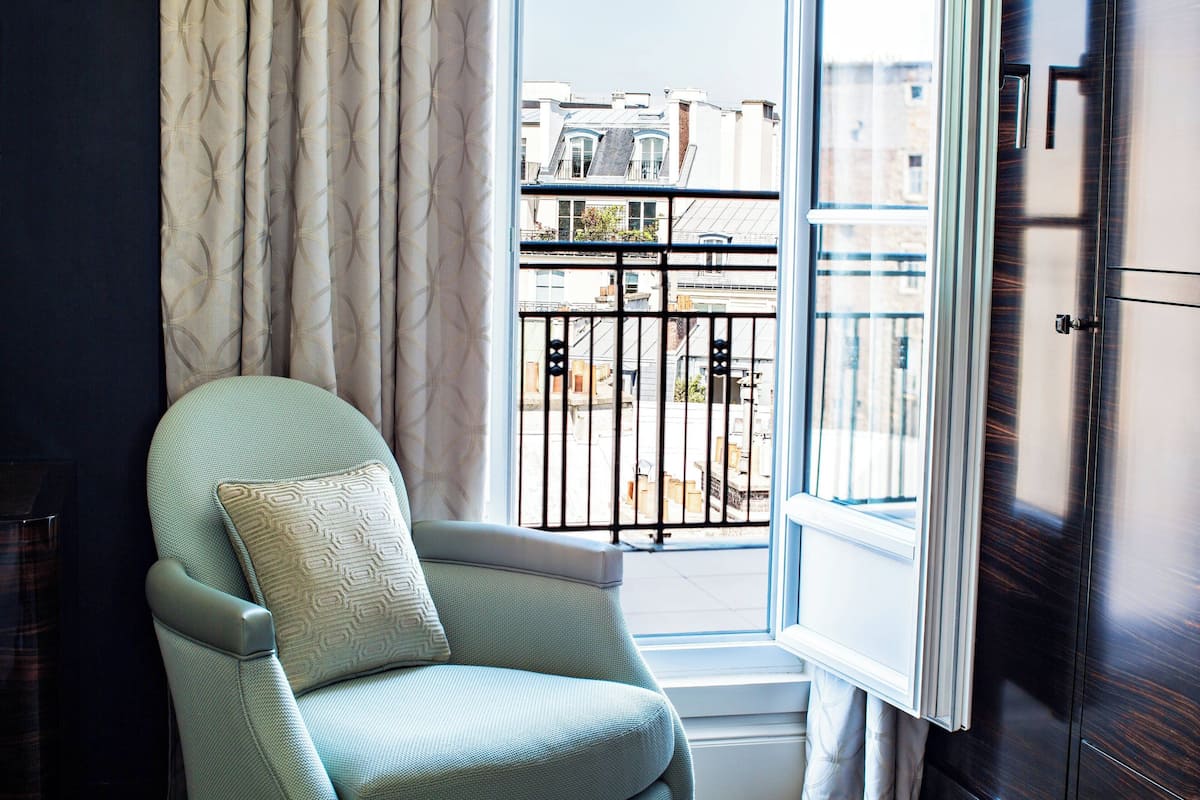 1 bedroom, premium bedding, memory foam beds, in-room safe