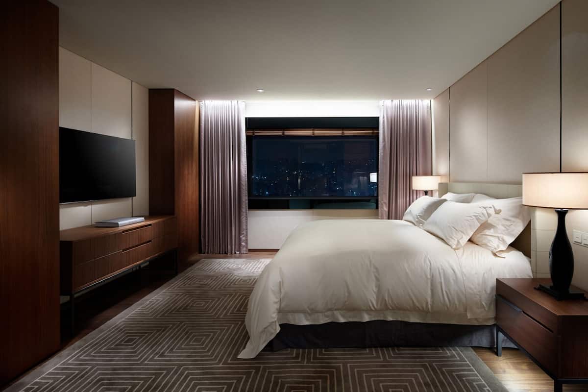1 bedroom, premium bedding, down comforters, minibar