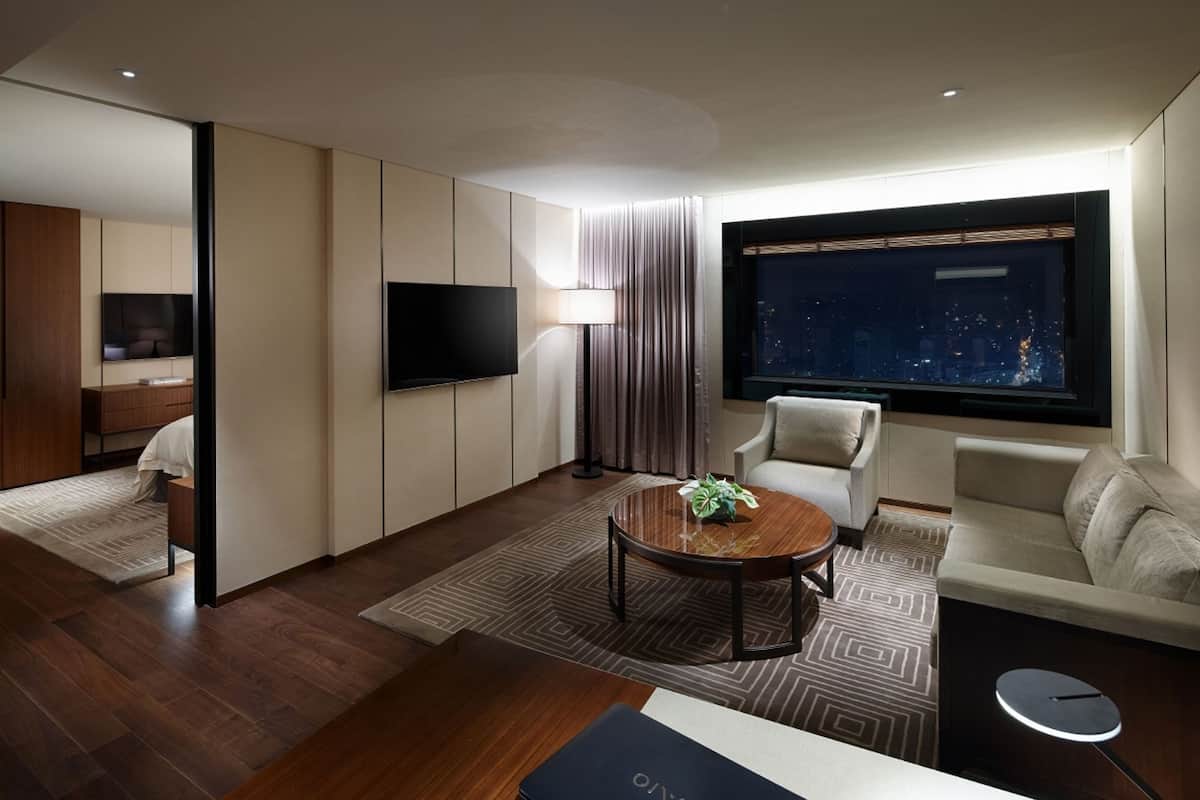 1 bedroom, premium bedding, down duvets, minibar