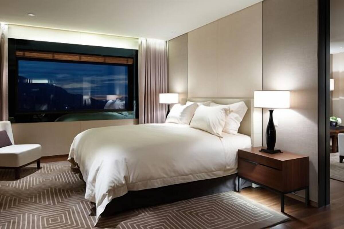 Premier Suite Double, Includes Executive Lounge Access (Outdoor Pool Access Excluded) | Premium bedding, down comforters, minibar, in-room safe