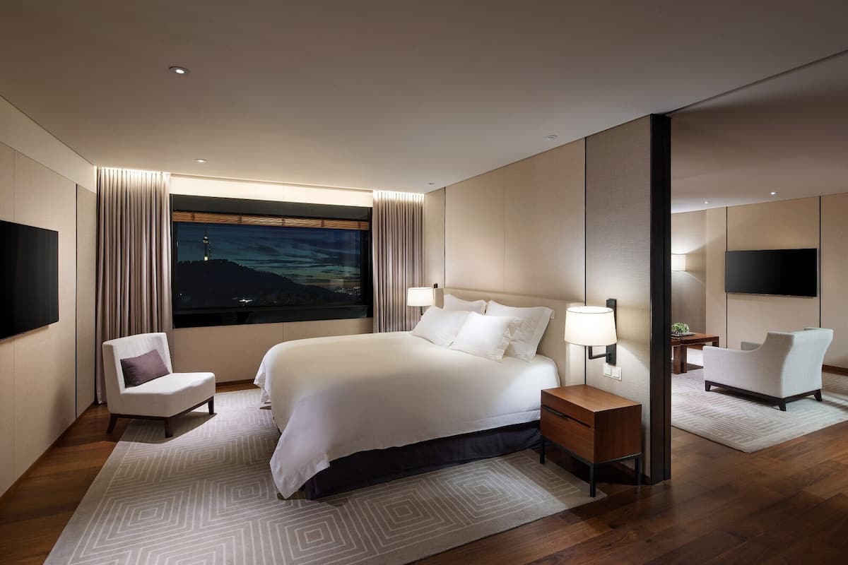 premier suite (outdoor pool access excluded) | 1 bedroom, premium bedding, down duvets, minibar