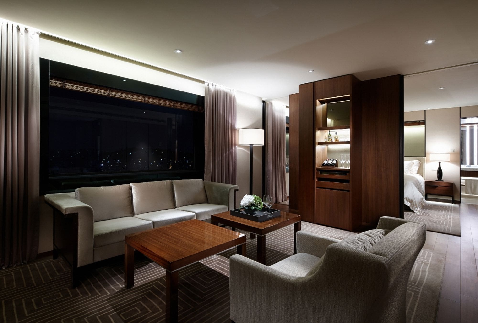 1 bedroom, premium bedding, down duvets, minibar