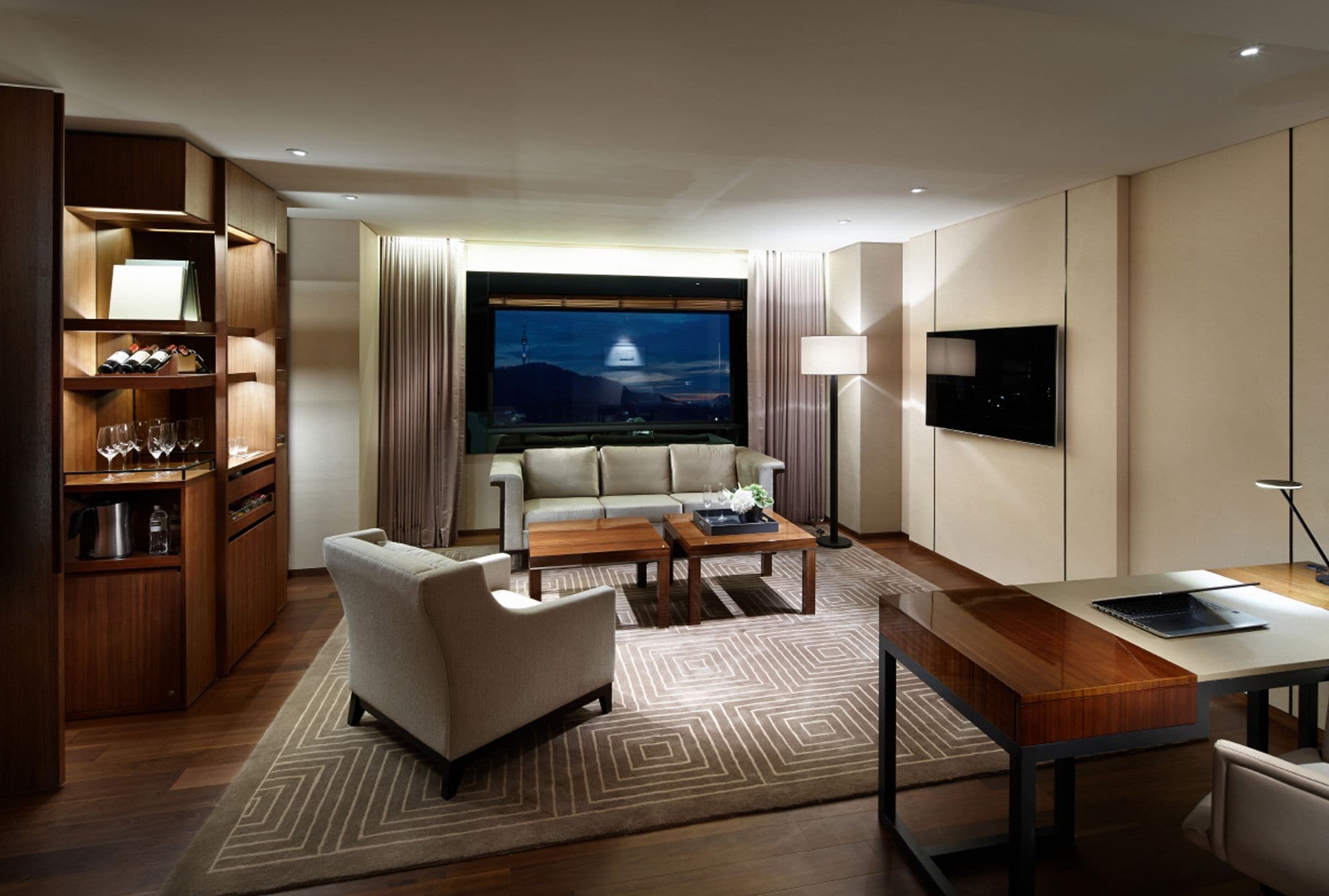 Suite Premier | Ropa de cama de alta calidad, edredones de plumas, minibar y caja fuerte