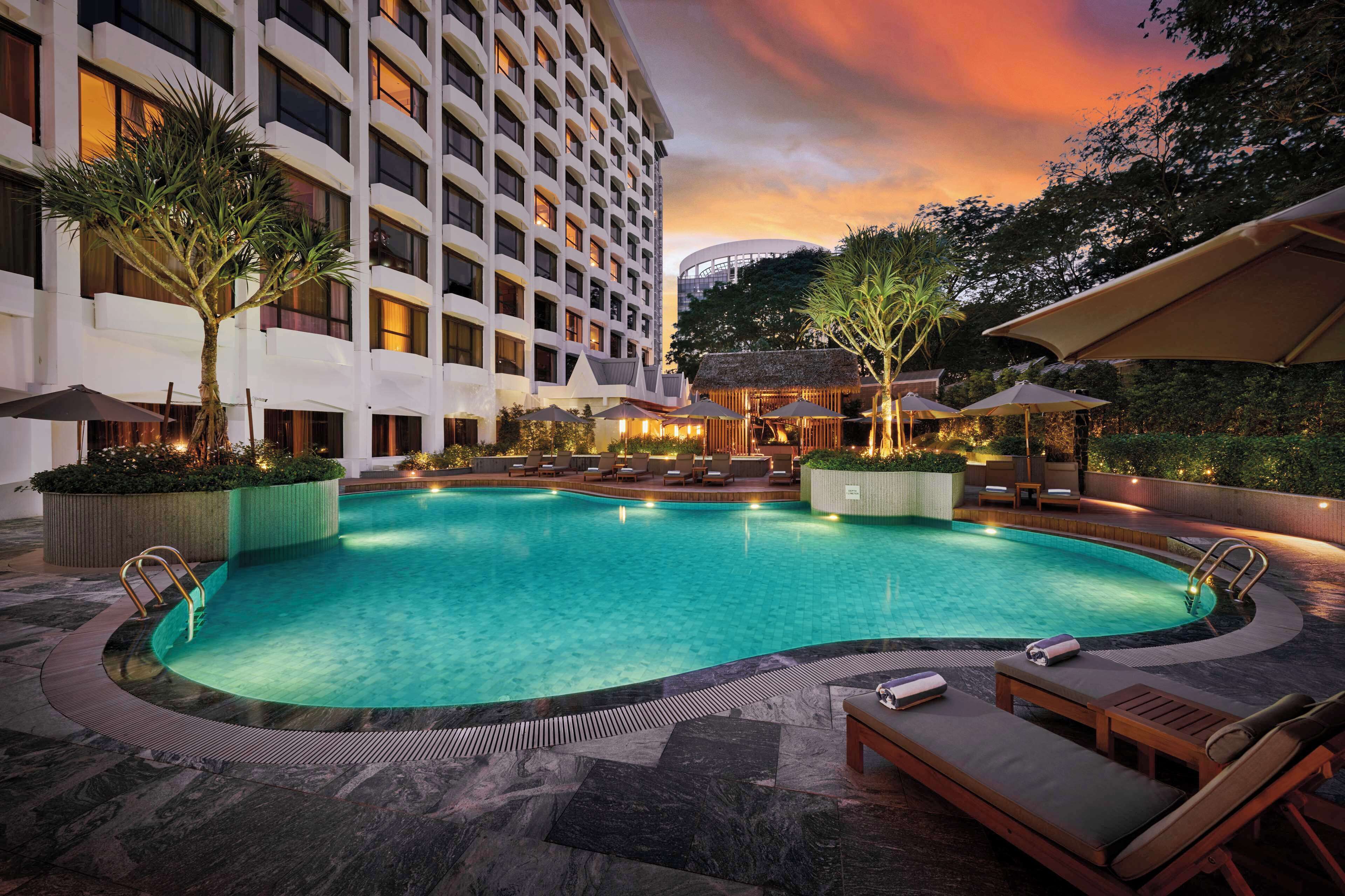 Outdoor pool, pool loungers