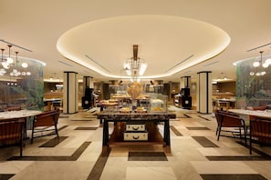 6 restaurants, breakfast, lunch, dinner served; Japanese cuisine