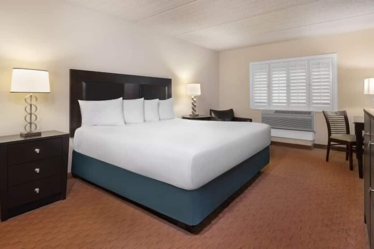 Escrivaninha, espaço de trabalho para notebook