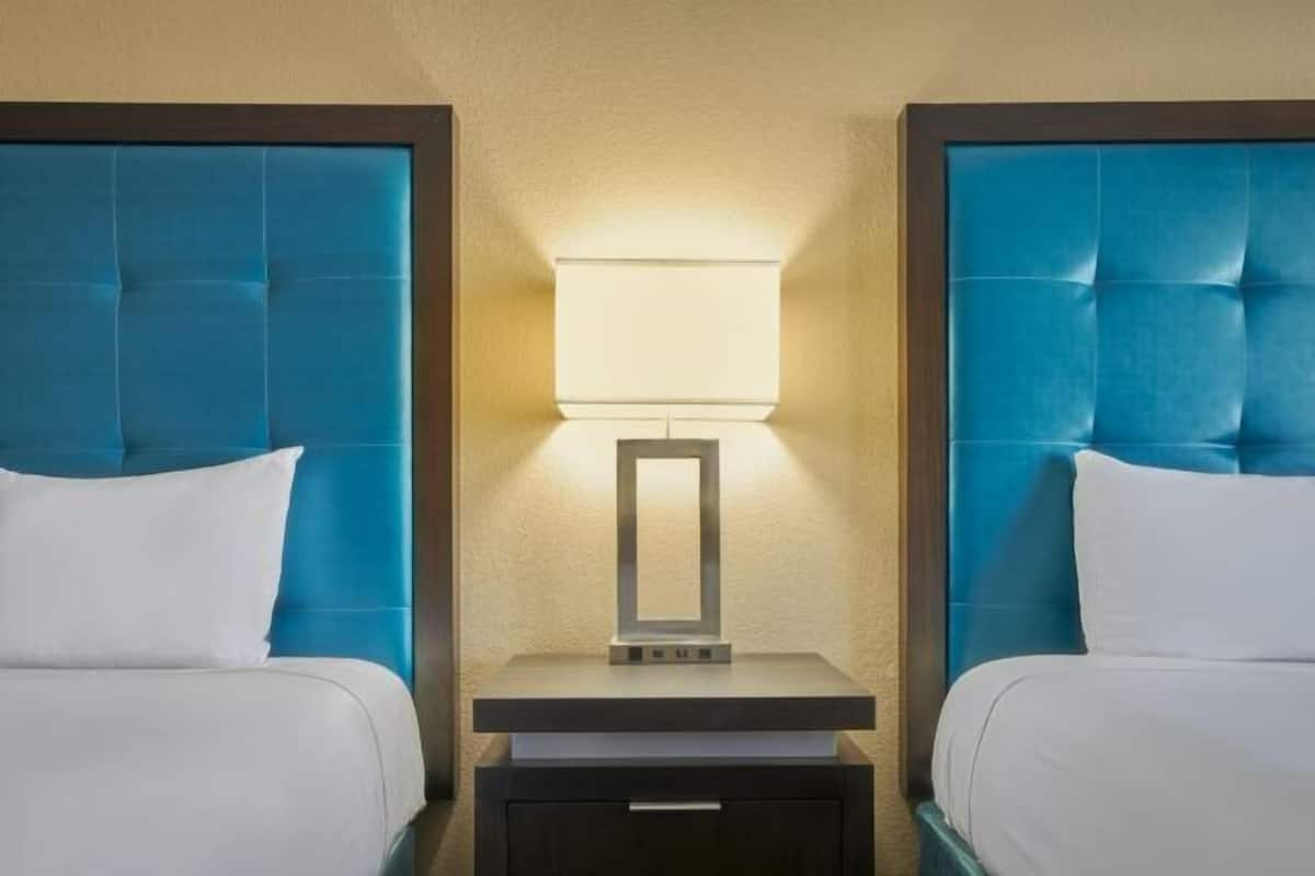 Escrivaninha, espaço de trabalho para notebook