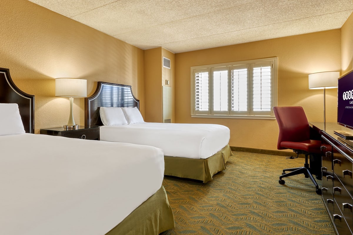 Room, 2 Queen Beds, Non Smoking, Pool View (West)