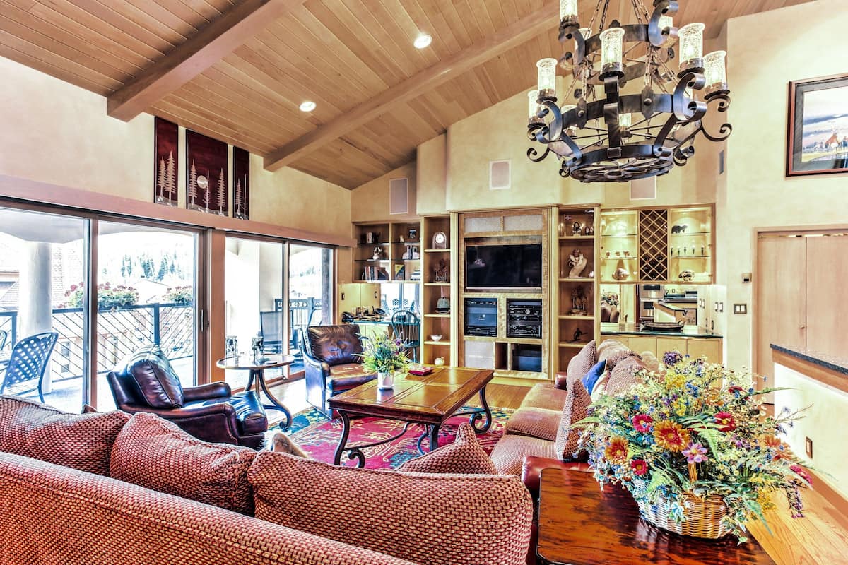 suite, 4 bedrooms, mountain view | 1 bedroom, in-room safe, individually decorated, individually furnished