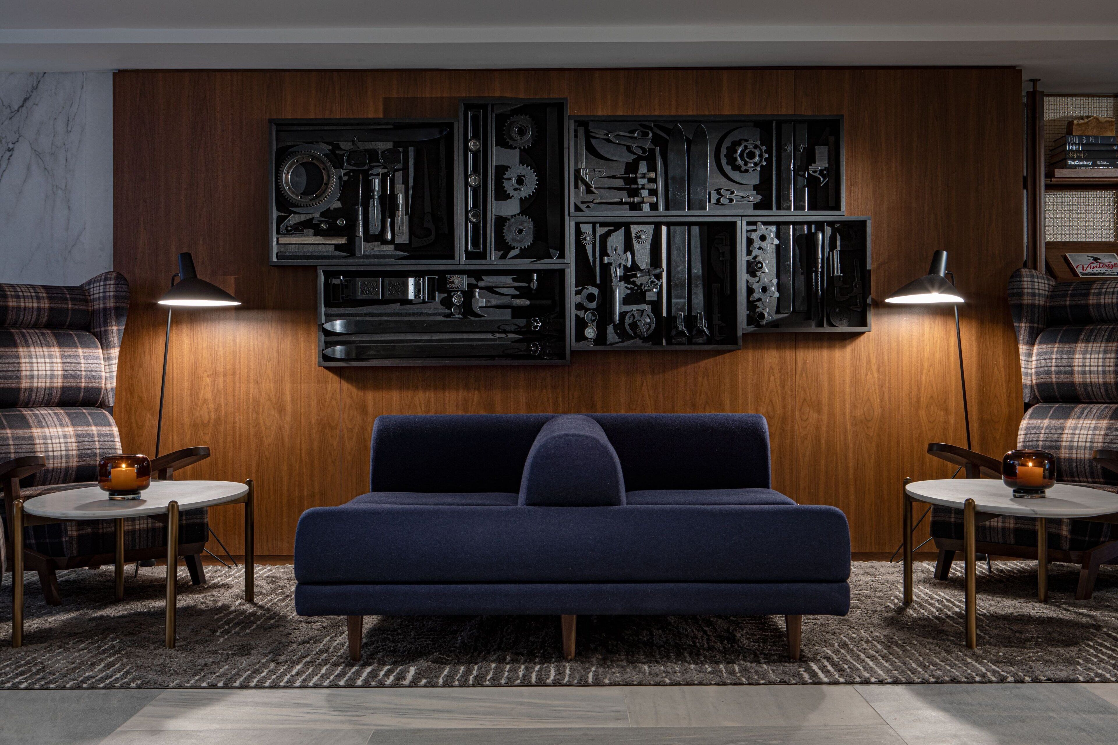 Lobby-lounge