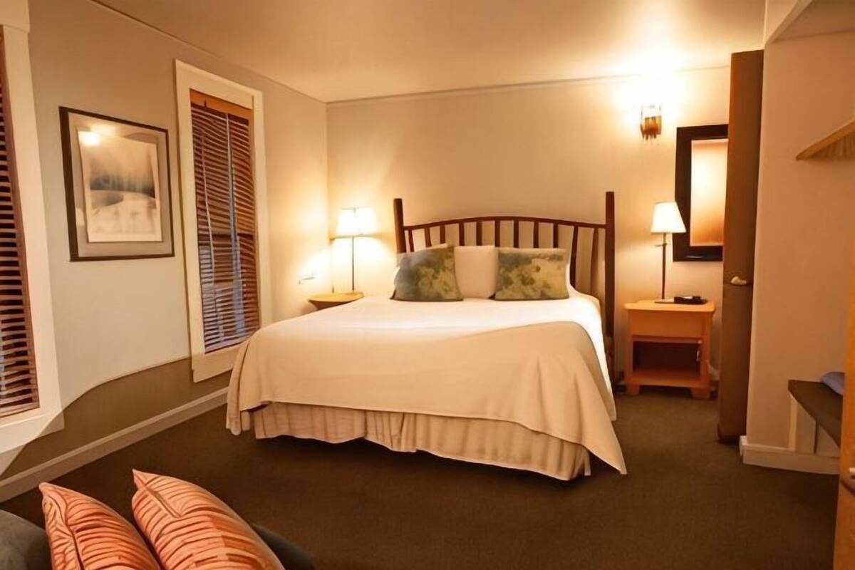 In-room safe, iron/ironing board, free WiFi, individually decorated