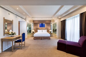 Honeymoon Suite (King) | Premium bedding, minibar, in-room safe, individually furnished