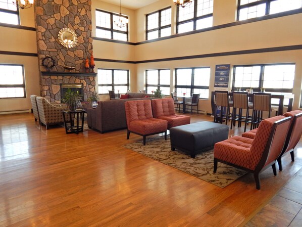 Lobby - Best Western Sault Ste. Marie (Sault Ste. Marie)