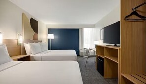 Chambre Standard, 2 grands lits | Rideaux occultants, chambres insonorisées, fer et planche à repasser