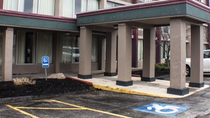 A building with a covered entrance and handicap parking. - Econo Lodge Erie near Casino (Erie)