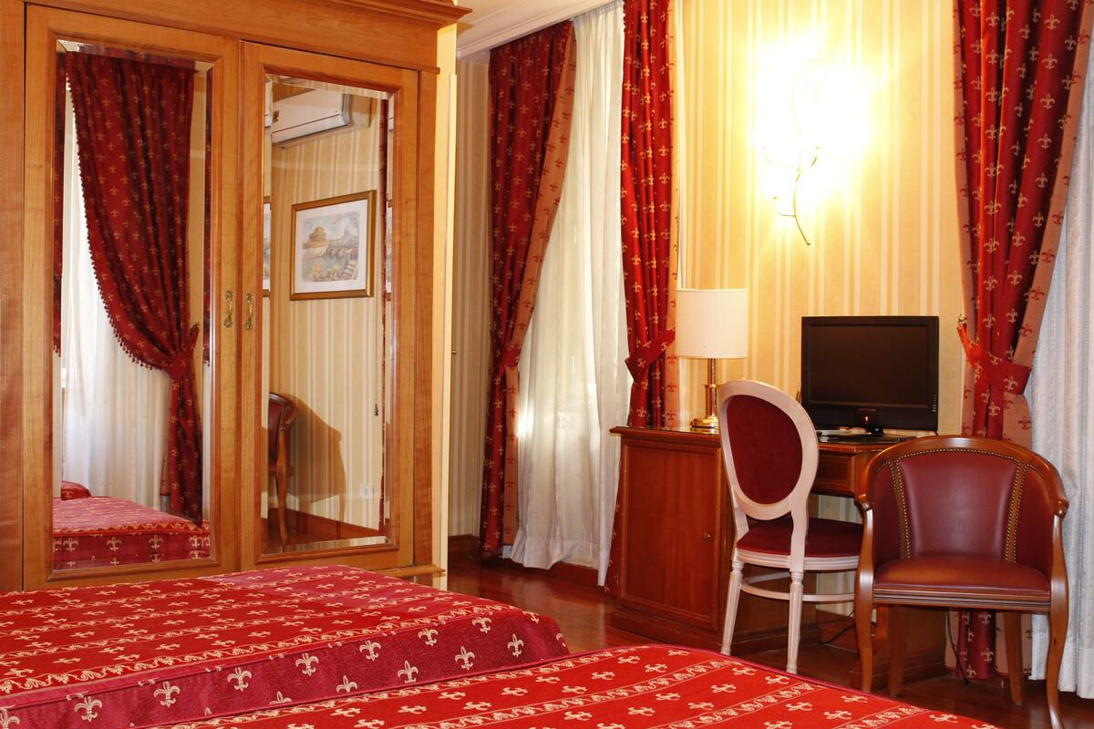 Minibar, in-room safe, desk, soundproofing