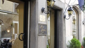 Exterior detail - Hotel Sistina (Rome)