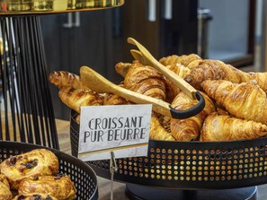 Buffet déjeuner servi tous les jours en supplément