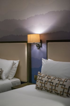 1 kamar tidur, meja kerja, tirai kedap cahaya, dan setrika/meja setrika
