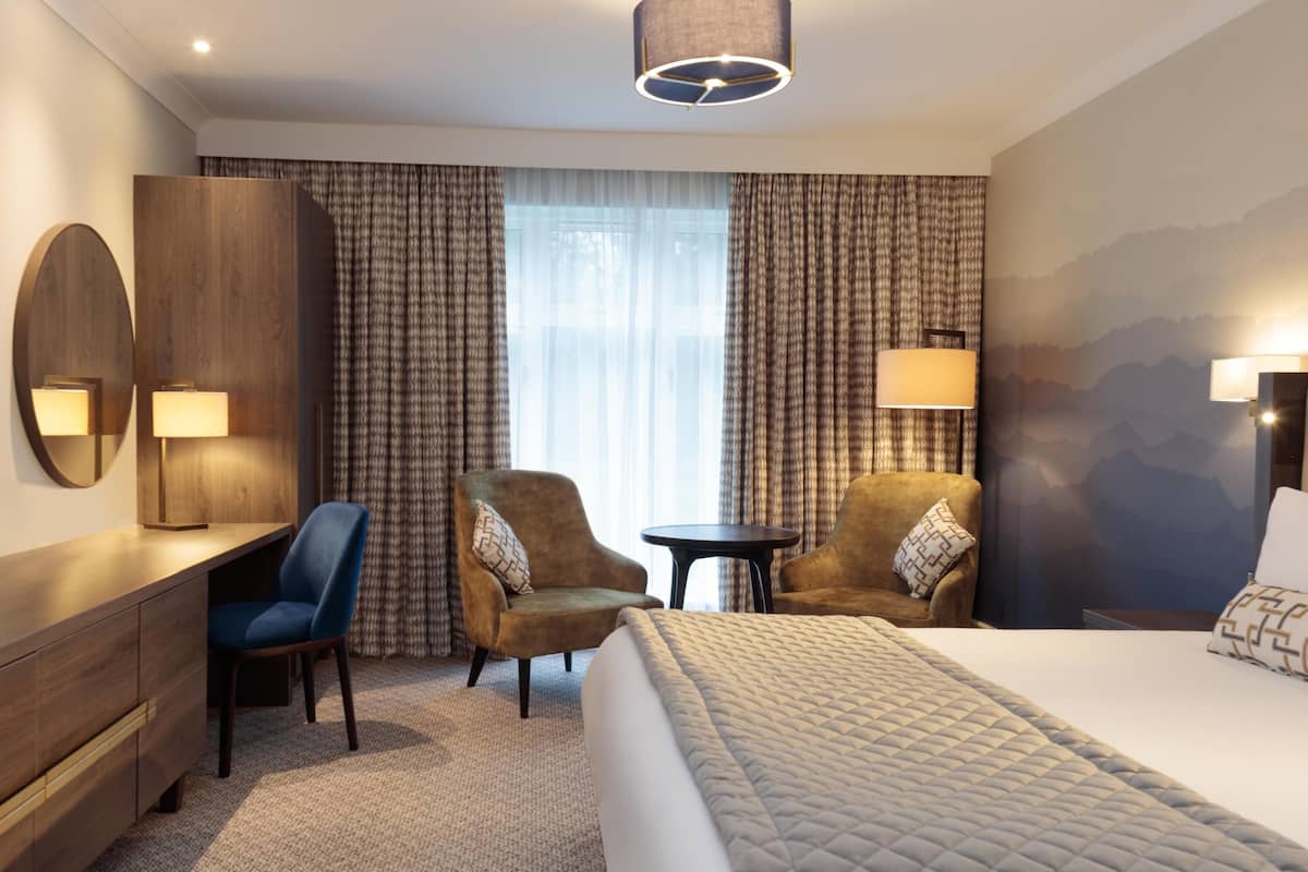 Superior Double or Twin | 1 bedroom, desk, blackout drapes, iron/ironing board