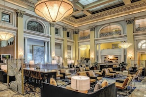 Lobby lounge
