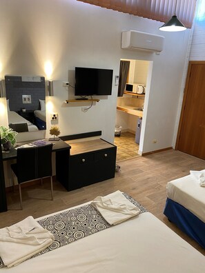 Habitación familiar (Pet Friendly) | Decoración personalizada, muebles diferentes y insonorización