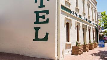 A white building with a green awning and the word "MOTEL" on the side.