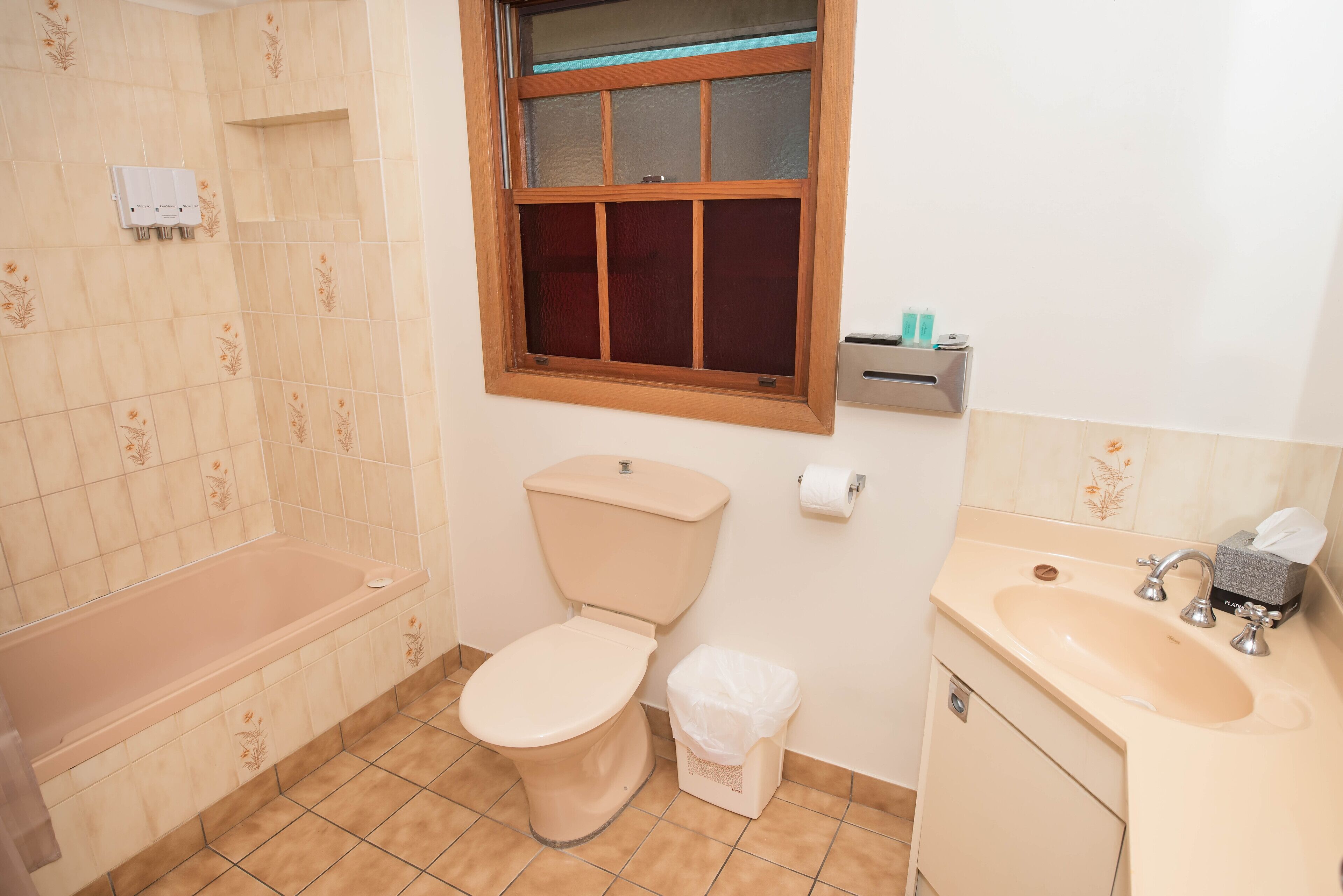 A bathroom with a toilet, sink, and bathtub.
