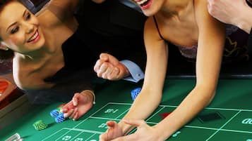 Junior Suite, 1 Bedroom, Jetted Tub, City View- Casino Package($50 Casino Credit Included)