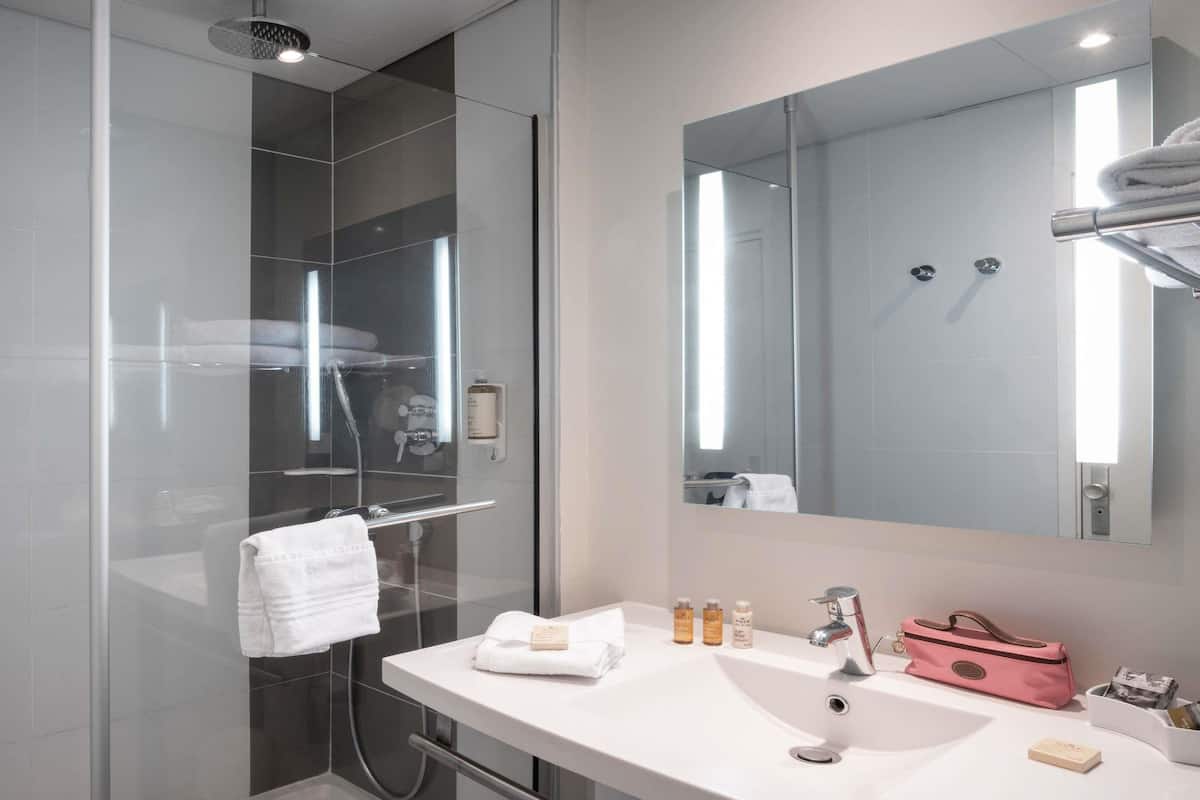 Privilege, Habitación estándar, 1 cama King size | Ropa de cama de alta calidad, camas Select Comfort y escritorio