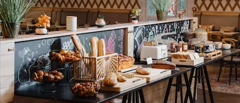 Daily buffet breakfast for a fee
