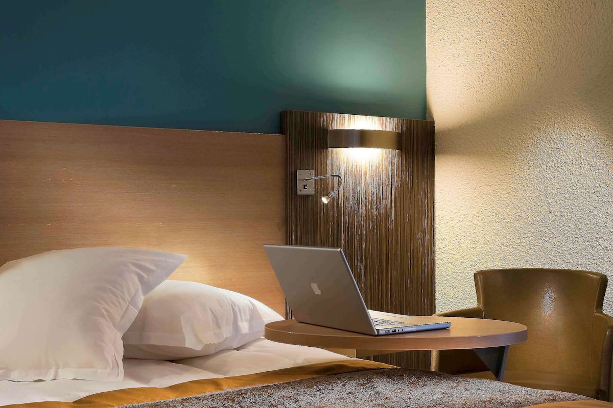 privilege, standard room, 1 king bed | premium bedding, select comfort beds, desk, blackout curtains