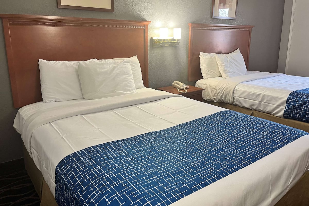 Double Room, 2 Double Beds | Desk, iron/ironing board, rollaway beds, free WiFi