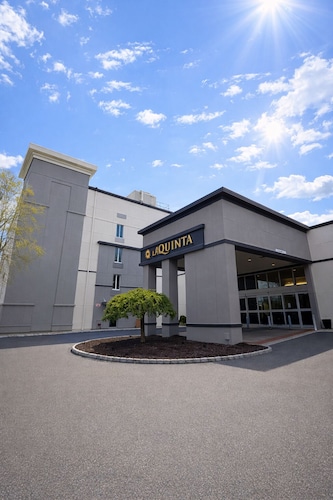 La Quinta Inn & Suites by Wyndham Danbury