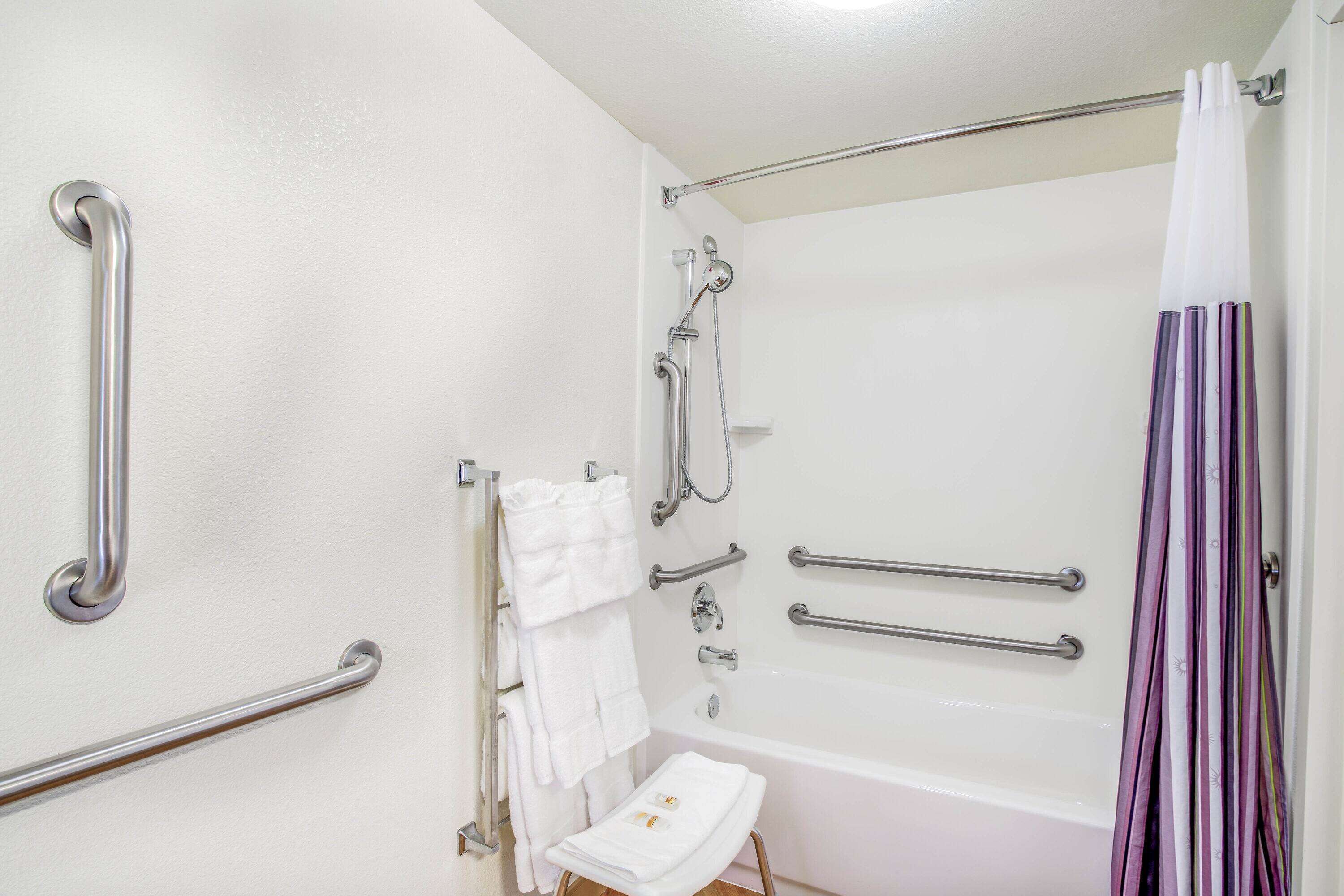combined shower/bathtub, free toiletries, hair dryer, towels