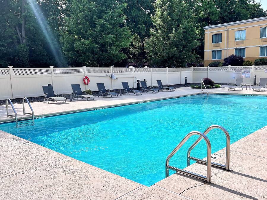 Sæsonbestemt udendørs pool